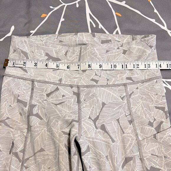 Athleta Capri Tights with Pockets! - Picture 8 of 9